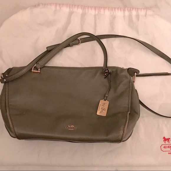 Coach Handbags - SOLD $49+! Coach Vintage Olive Purse